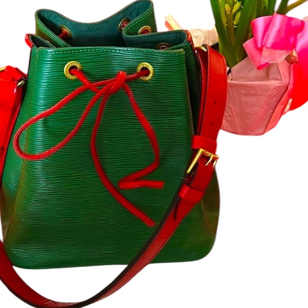 💯% Authentic LOUIS VUITTON PETIT NOE BUCKET HOBO BAG PM GREEN RED LEATHER